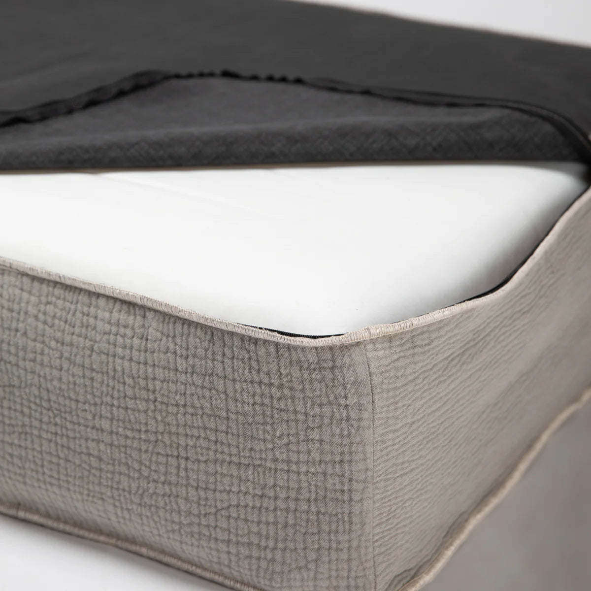 Orthopädisches Hundebett mit Memory-Foam Matratze