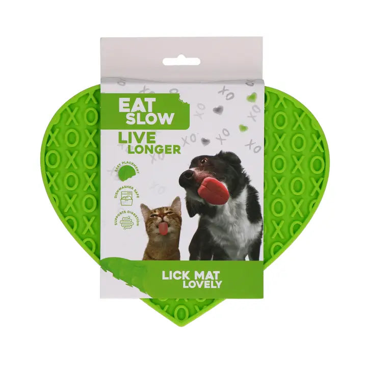 Grüne Schleckmatte in Herzform zum langsamen Essen für Hunde und Katzen