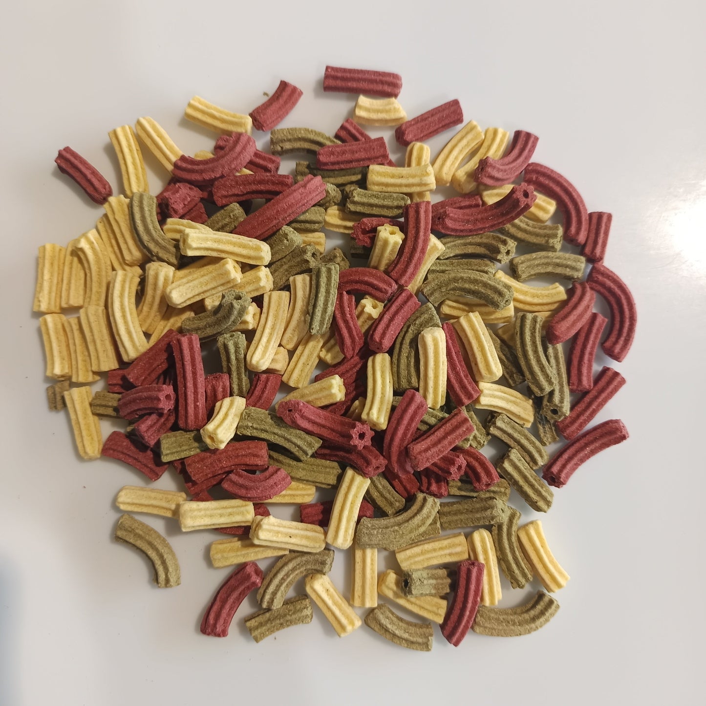 Getreidefreie Hundekekse in den Geschmacksrichtungen Parmesan, Spinat und Tomate