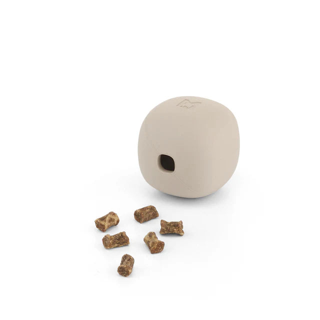 Miacara Katzenspielzeug zum beschäftigen mit zwei Öffnungen für Leckerlies. Farbe grau/beige