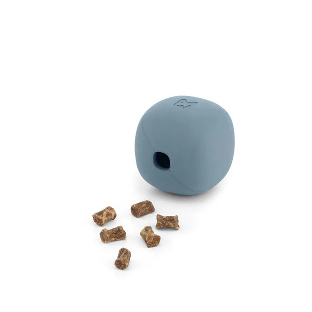 Miacara Katzenspielzeug zum beschäftigen mit zwei Öffnungen für Leckerlies. Farbe hellblau