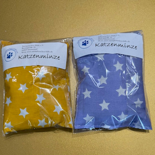 Handgemachte Säcken für Katzen in buten Farben mit Katzenminze. Wir unterstützen den Tierschutz.