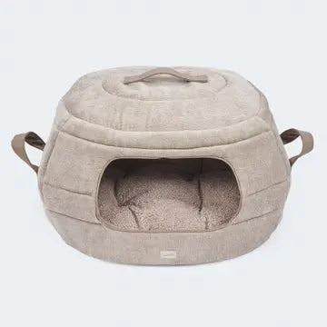 Das Leopold's Finest Hundebett Alpin ist nicht nur ein Bett Sonden auch eine Höhle, in der die Hunde besonders viel Ruhe haben. Es besitzt ein abnehmbaren Deckel. Farbe Beige.