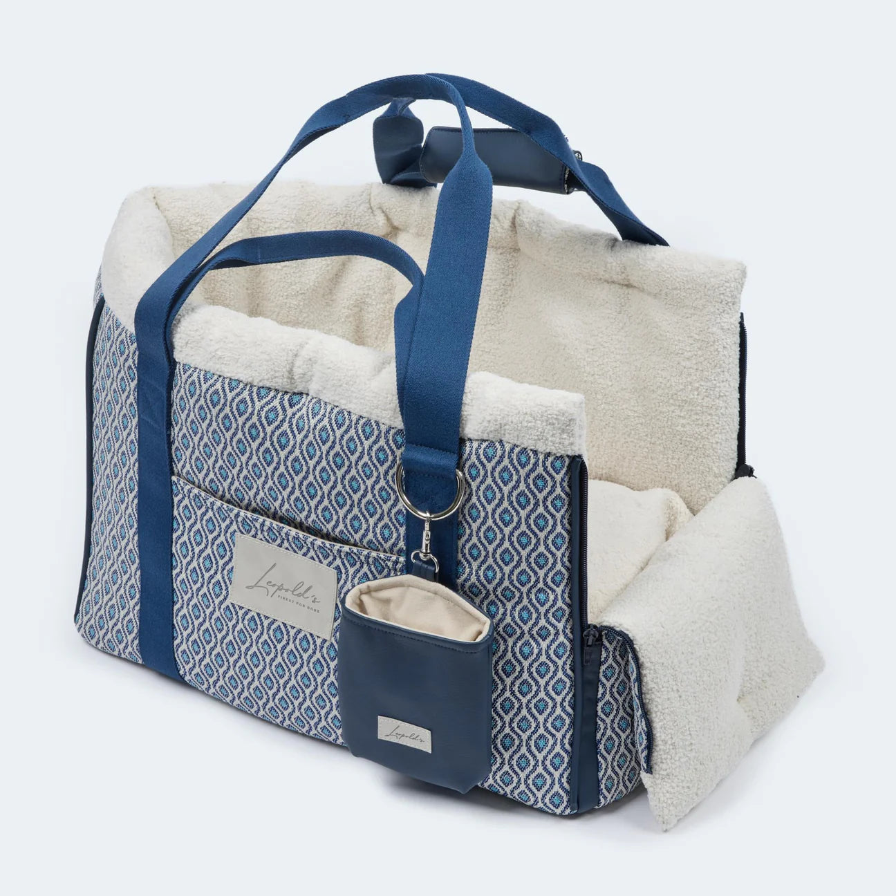 Leopold's Finest Hundetasche Santorini für Dackel und kleine Hunde in blau. Seiten- und Vorderansicht geöffnet, mit praktischen Tragegriffen und Kräckerbeutel.