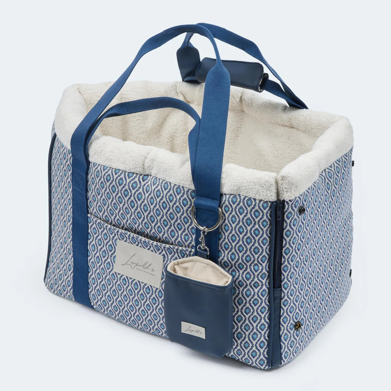 Leopold's Finest Hundetasche Santorini für Dackel und kleine Hunde in blau. Seiten- und Vorderansicht geschlossen, mit praktischen Tragegriffen und Kräckerbeutel.