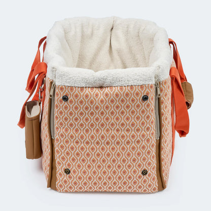 Leopold's Finest Hundetasche Santorini für Dackel und kleine Hunde in orange. Vorderansicht geschlossen