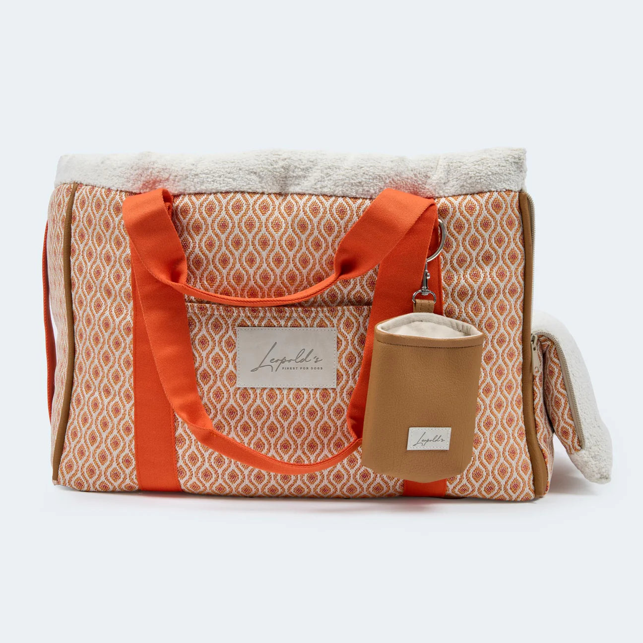Leopold's Finest Hundetasche Santorini für Dackel und kleine Hunde in orange. Seitenansicht geöffnet, mit praktischen Tragegriffen und Kräckerbeutel.