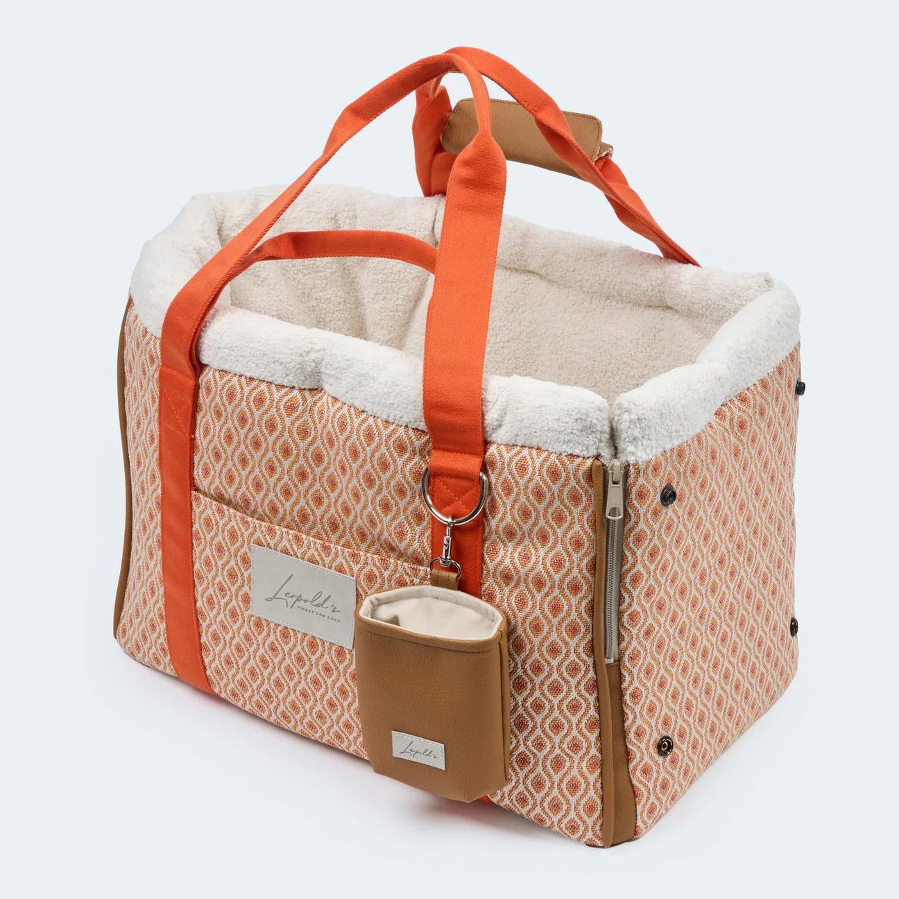Leopold's Finest Hundetasche Santorini für Dackel und kleine Hunde in orange. Seiten- und Vorderansicht geschlossen, mit praktischen Tragegriffen und Kräckerbeutel.