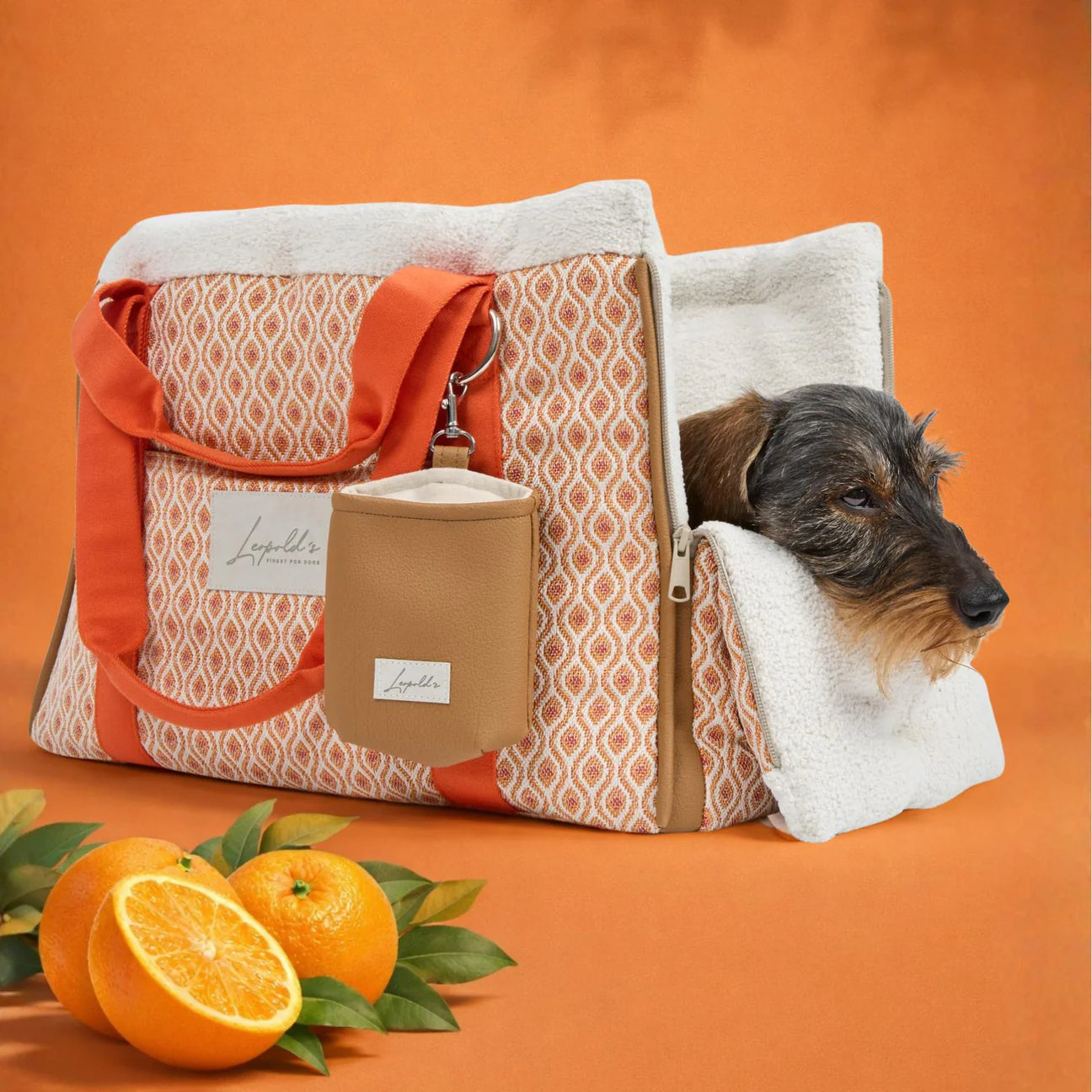 Leopold's Finest Hundetasche Santorini: Modische Tragetasche für kleine Hunde in kräftigem Orange, passend für Frühling und Sommer.