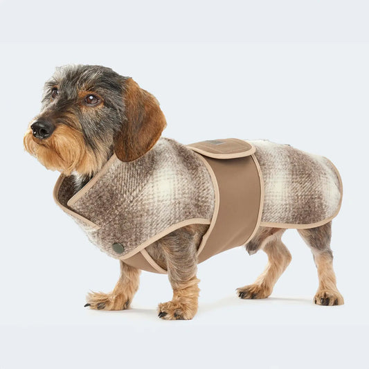 Karo Braun gemusterter Hunde Lodenmantel von Leopold’s Finest – warme Hundekleidung aus Lodenstoff und Softshell für kleine Hunde und Dackel.