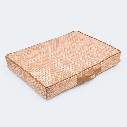 Top-Down Ansicht vom orthopädischem Hundekissen Santorini von Leopold's Finest in orange. Das Kissen ist Indoor und Outdoor geeignet.