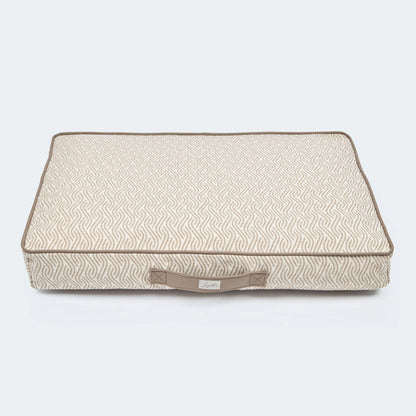 Orthopädisches Hundekissen von Leopolds Finest. Modell Toscana in der Farbe beige - Vorderansicht.