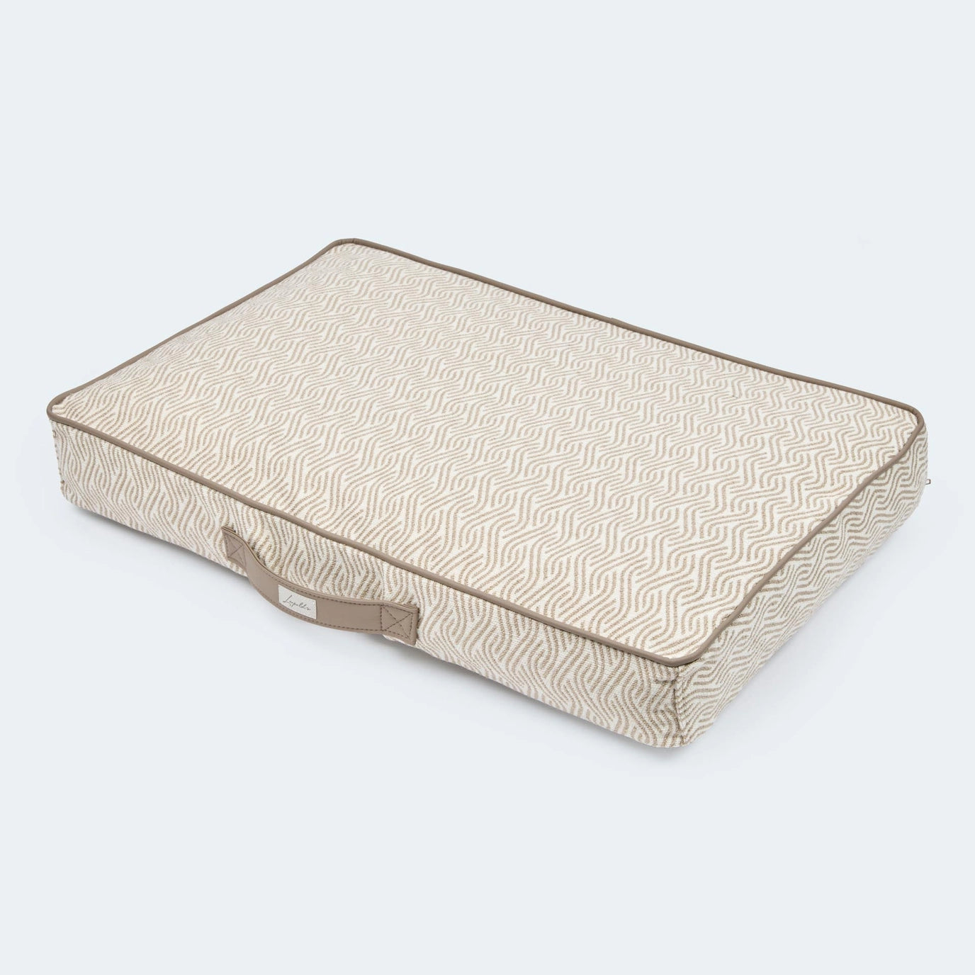 Orthopädisches Hundekissen von Leopolds Finest. Modell Toscana in der Farbe beige - Vorderansicht schräg