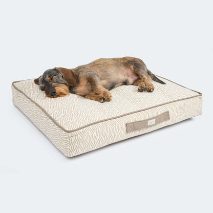 Orthopädisches Hundekissen von Leopolds Finest. Modell Toscana in der Farbe beige.