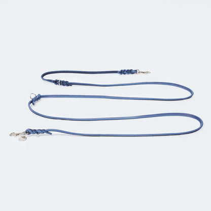 Handgefertigte blaue Führleine aus hochwertigem Fettleder für Hunde. Verstellbar zwischen 1-2 Meter.