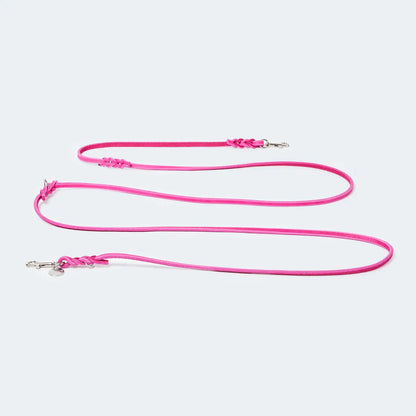Handgefertigte pinke Führleine aus hochwertigem Fettleder für Hunde. Verstellbar zwischen 1-2 Meter.