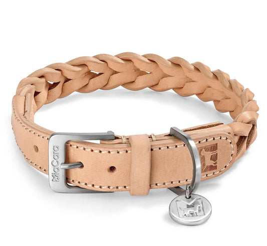 Hochwertiges Hundehalsband aus natürlichem Flechtleder. Beschlag aus Edelstahl.
