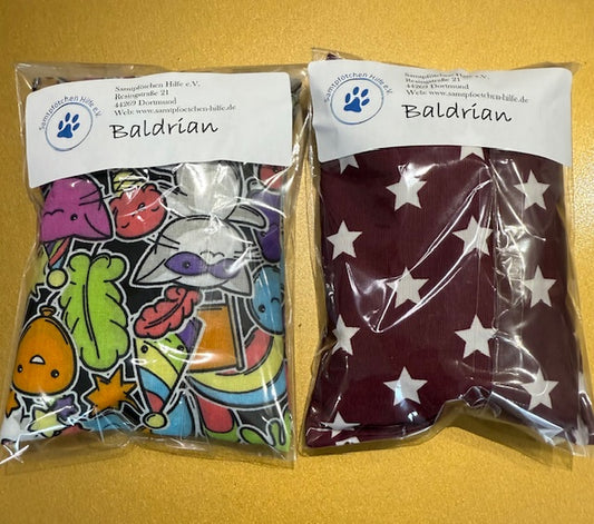 Handgemachte Säcken für Katzen in buten Farben mit Baldrian. Wir unterstützen den Tierschutz.