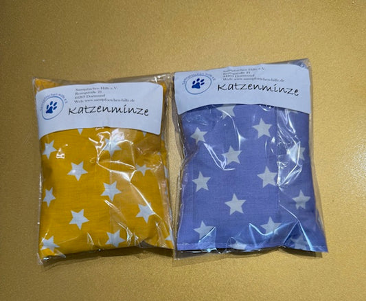 Handgemachte Säcken für Katzen in buten Farben mit Katzenminze. Wir unterstützen den Tierschutz.