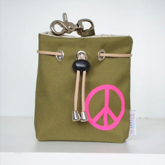 Leckerliebeutel olive Peace weiß & pink & orange