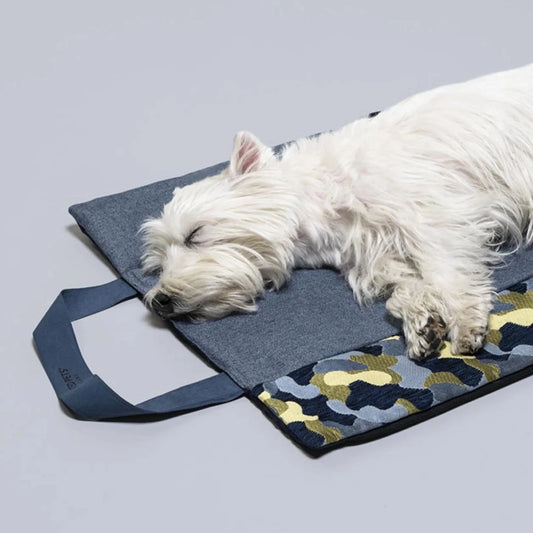 Faltbares Reisekissen Pursie von United Pets – Hundekissen für unterwegs mit praktischem Griff