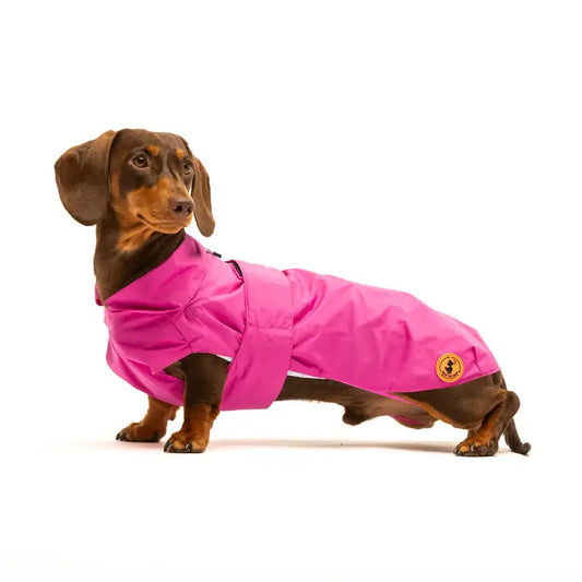 Veganer und Nachhaltig produzierter Hundemantel in der Farbe pink. Kooperation zwischen United Pets und Save the Ducks.